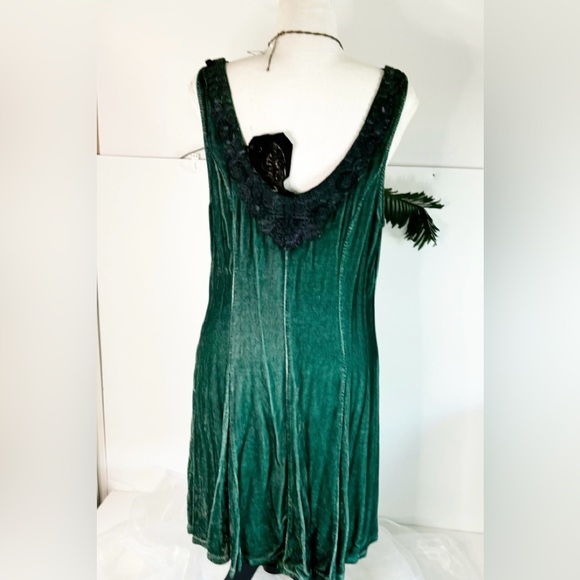 Black Swan Women’s Green Velvet Brocade on back of Dress Size large - Picture 3 of 9